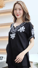 Load image into Gallery viewer, Rayon Top Half Sleeves T-02-Black