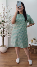 Load image into Gallery viewer, Cotton Chick Print Round Neck 2
